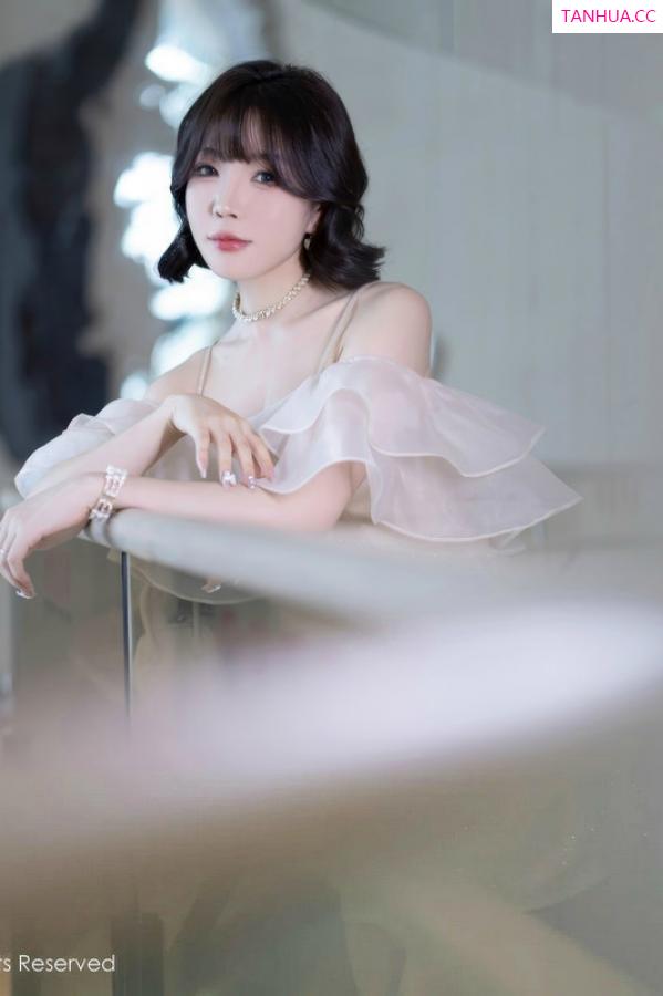 陈芝 芝芝Booty [XiuRen]高清写真图 2024.07.25 No.8917 徐莉芝Booty 丝袜美腿第10张图片